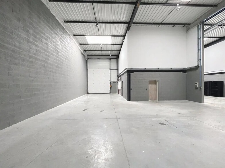 6 Rue D'Arsonval, Chassieu à louer - Photo de l’immeuble – Image 3 sur 10