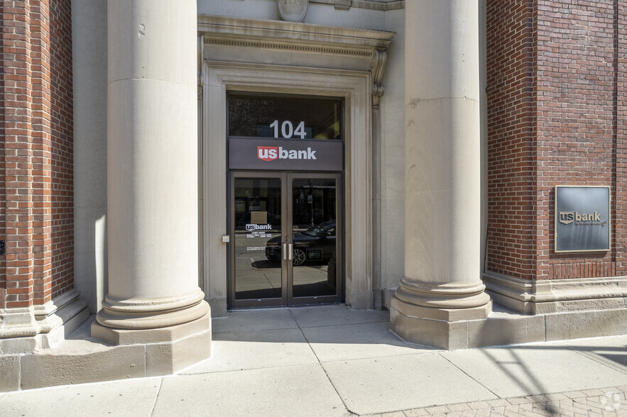 104 N Oak Park Ave, Oak Park, IL à louer - Photo de l’immeuble – Image 2 sur 8