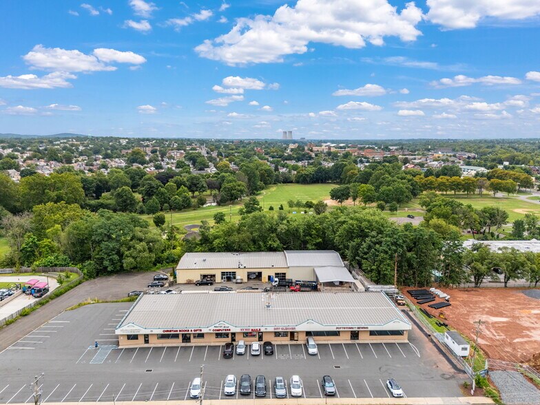 142 Shoemaker Rd, Pottstown, PA à louer - Photo de l’immeuble – Image 2 sur 5