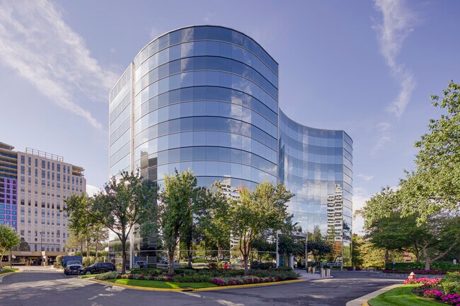 Plus de détails pour 8609 Westwood Center Dr, Vienna, VA - Bureau à louer