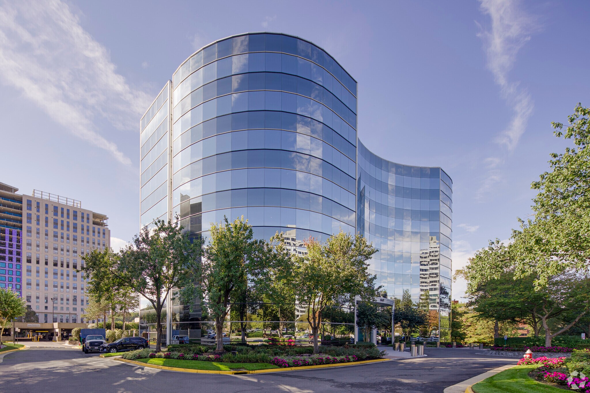 8609 Westwood Center Dr, Vienna, VA à louer Photo de l’immeuble– Image 1 sur 25