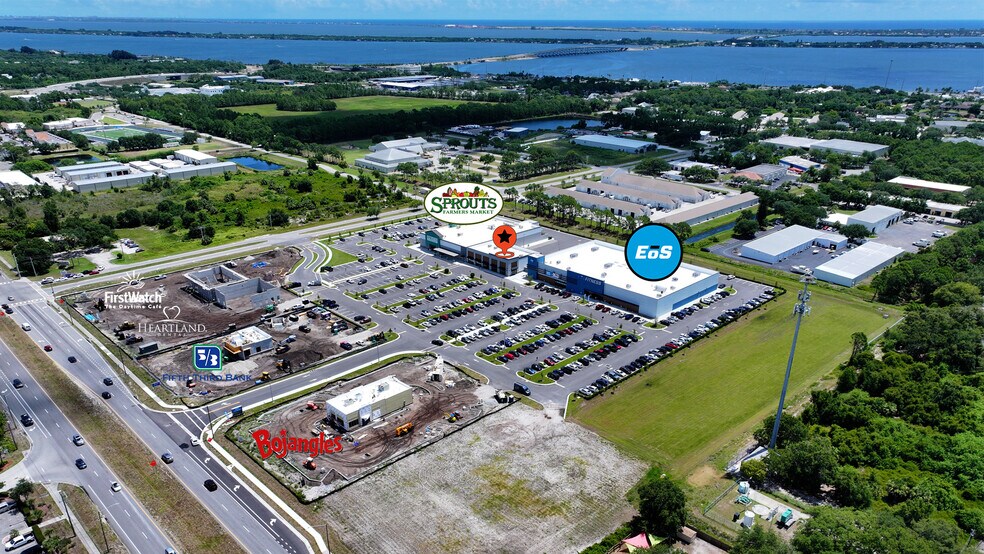 5183 N Wickham Rd, Melbourne, FL à louer - Photo de l’immeuble – Image 1 sur 5
