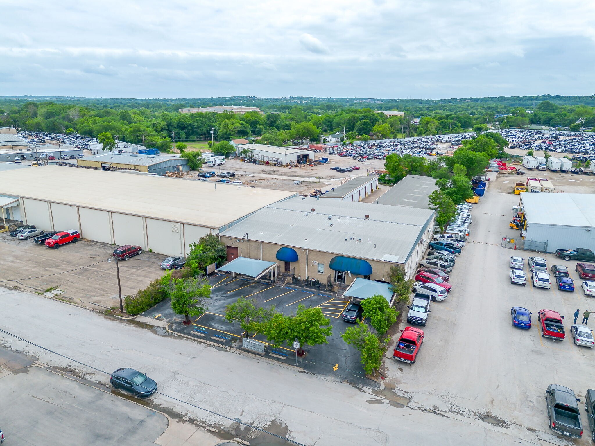 5938 Eden Dr, Haltom City, TX à louer Photo principale– Image 1 sur 11