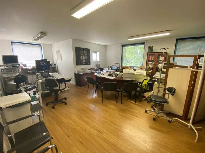 Bureau dans Évry-Courcouronnes à vendre - Photo intérieure – Image 2 sur 4