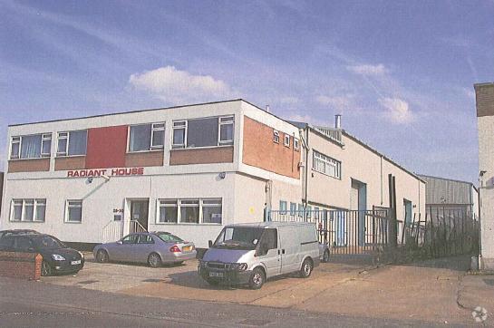 28-30 Fowler Rd, Ilford à louer - Photo de l’immeuble – Image 2 sur 12