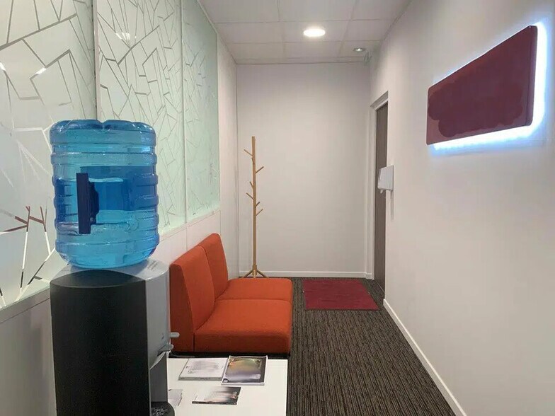 Bureau dans Meyzieu à louer - Photo de l’immeuble – Image 3 sur 20