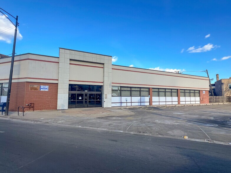 3311 N Pulaski Rd, Chicago, IL à louer - Photo de l’immeuble – Image 2 sur 4