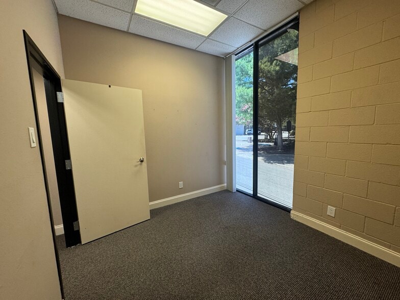 216 N Tennessee St, McKinney, TX à louer - Photo de l’immeuble – Image 3 sur 7