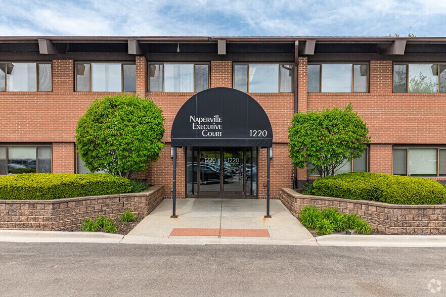 1220-1280 Iroquois Ave, Naperville, IL à louer - Photo de l’immeuble – Image 3 sur 17