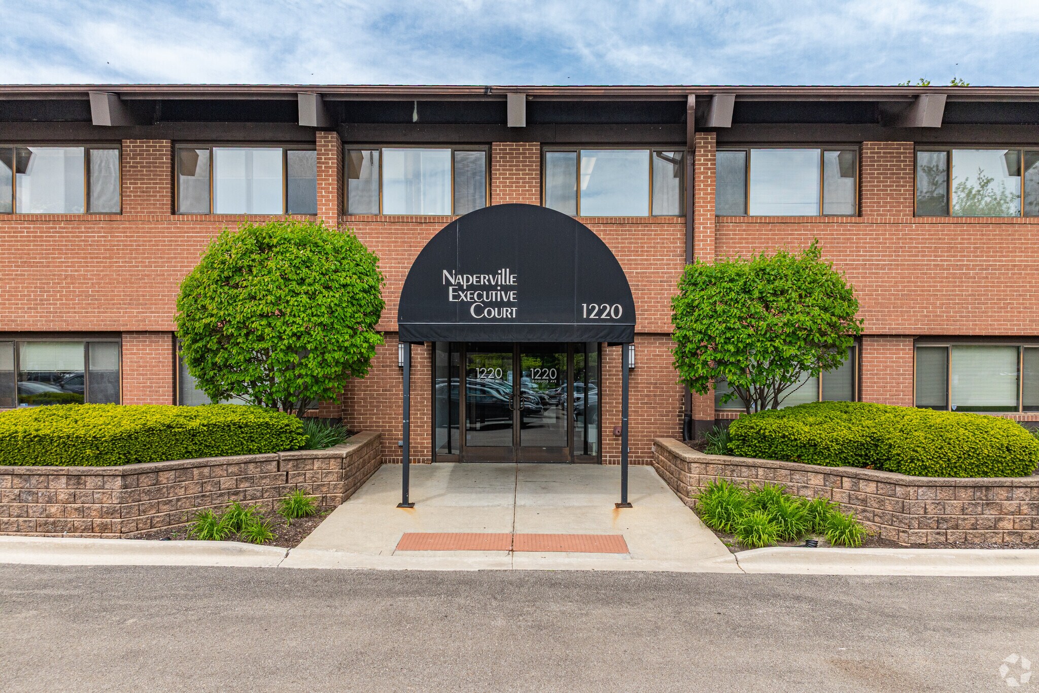 1220-1280 Iroquois Ave, Naperville, IL à louer Photo de l’immeuble– Image 1 sur 13