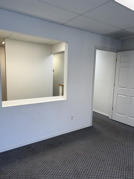2409 Broadway St, Mount Vernon, IL à louer - Photo intérieure – Image 2 sur 12