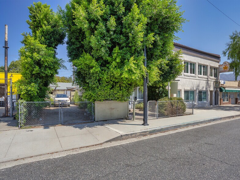 1817 W Burbank Blvd, Burbank, CA à vendre - Photo de l’immeuble – Image 2 sur 52