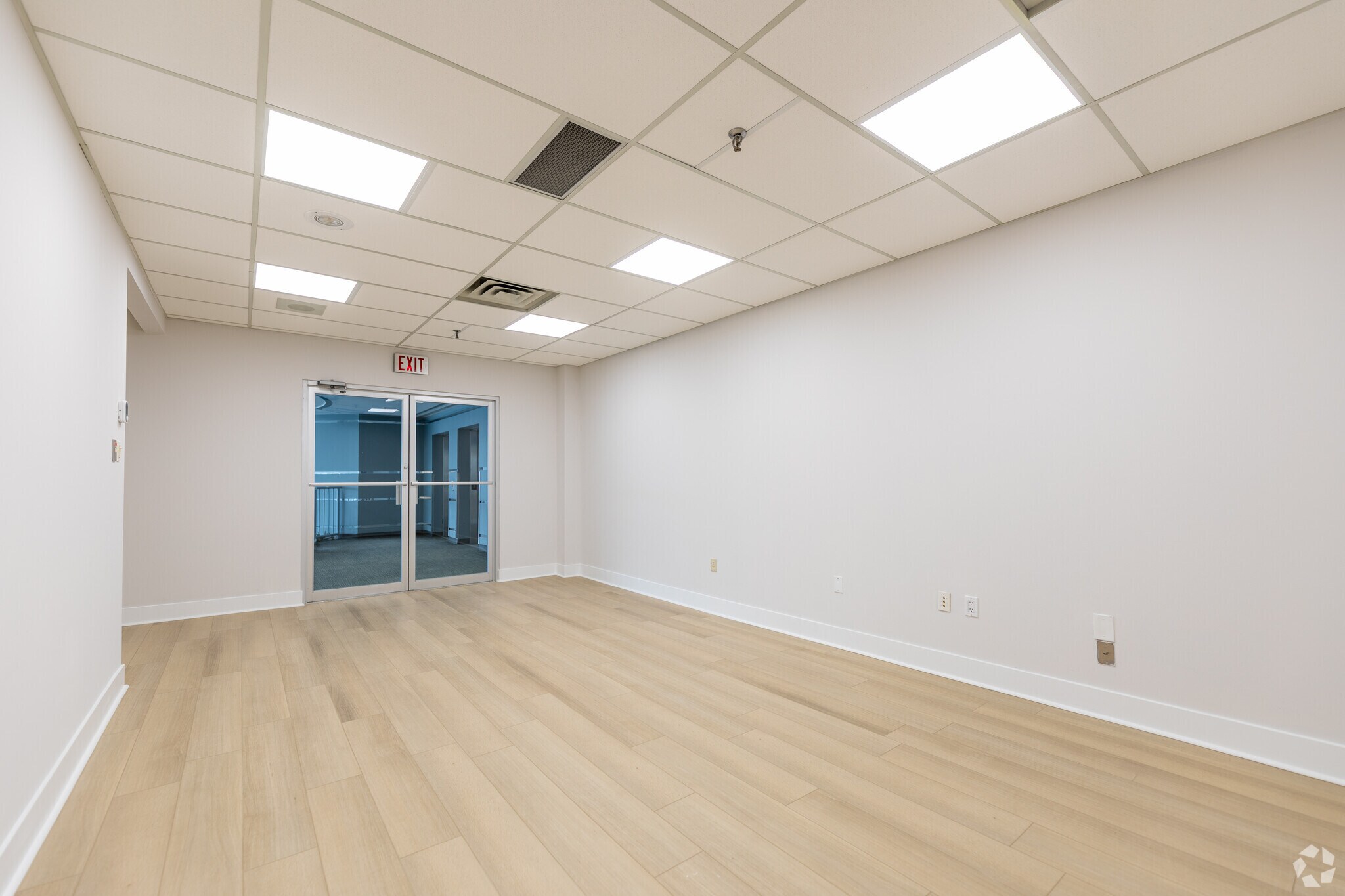 2770 14th Ave, Markham, ON à louer Photo intérieure– Image 1 sur 6