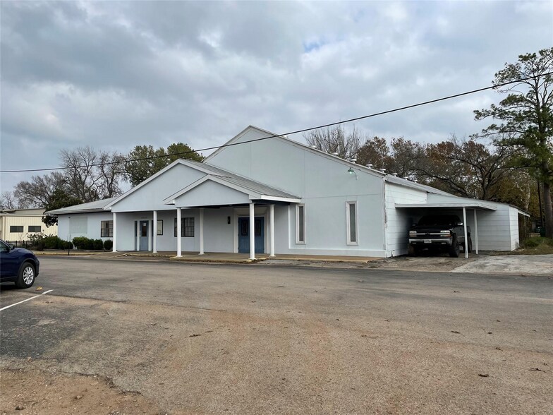 202 NE 2nd St, Smithville, TX à vendre - Photo de l’immeuble – Image 3 sur 10