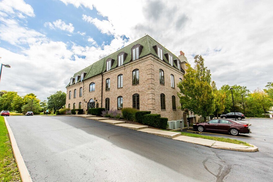 17100 W North Ave, Brookfield, WI à louer - Photo de l’immeuble – Image 2 sur 9