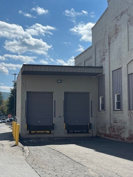 374 West St, Bristol, CT à louer - Photo de l’immeuble – Image 2 sur 9