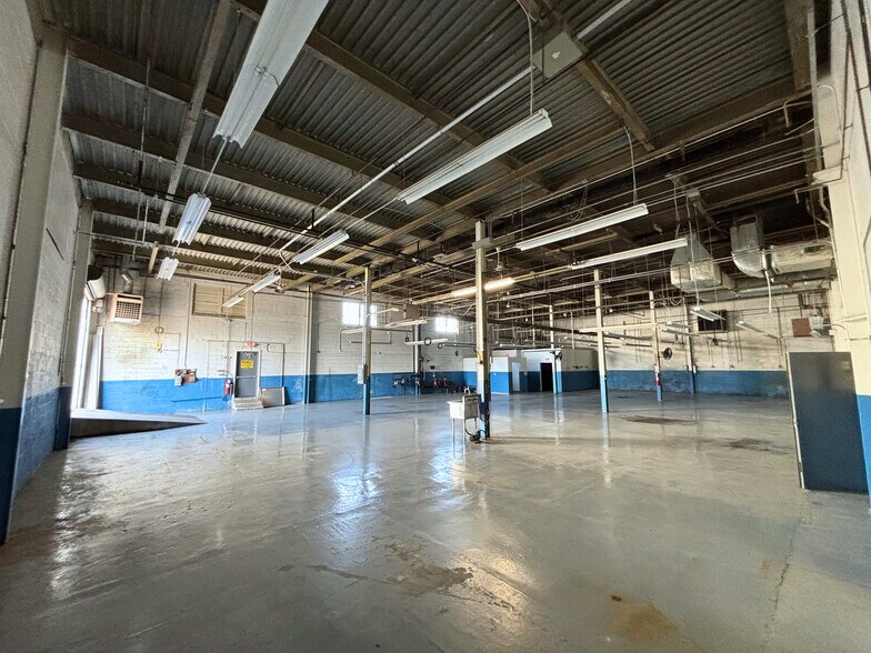 68 W Commercial Ave, Moonachie, NJ à vendre - Photo intérieure – Image 2 sur 3