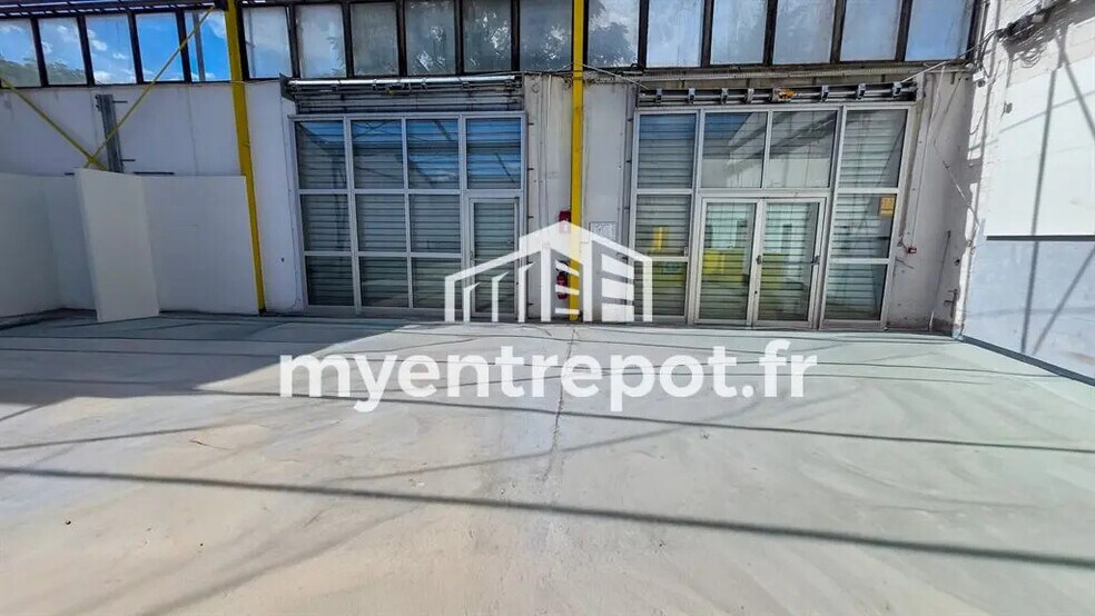 Local d’activités dans Aubagne à louer - Photo de l’immeuble – Image 3 sur 5