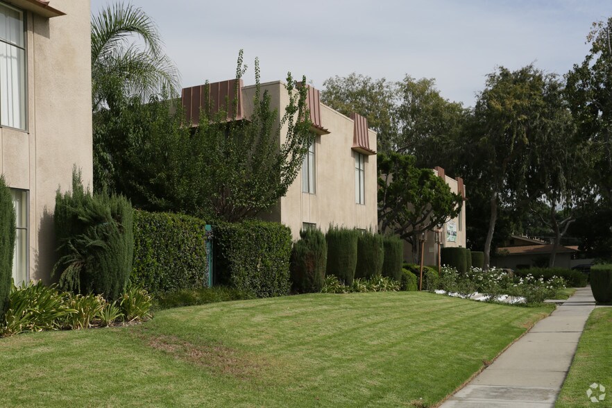 249 Amber Ct, Upland, CA à vendre - Photo de l’immeuble – Image 2 sur 38