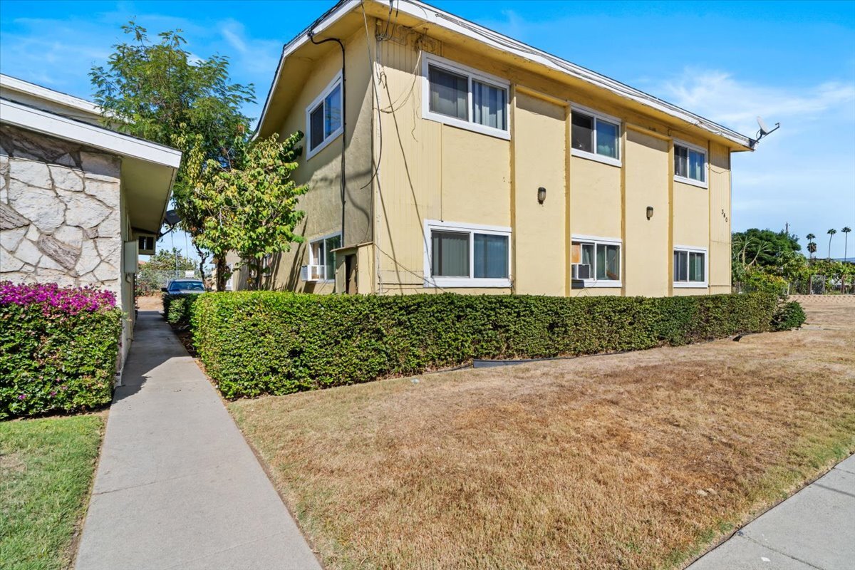 340 Lansing Cir, Escondido, CA à vendre Photo de l’immeuble– Image 1 sur 12