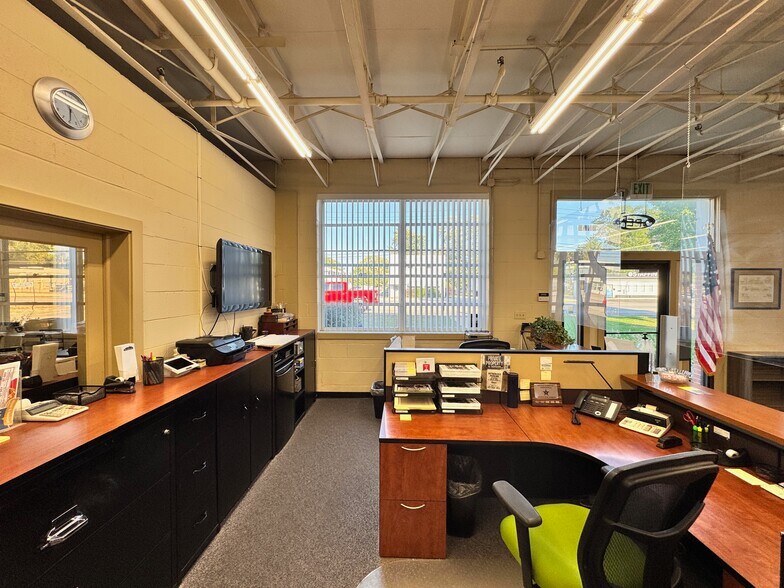 3448 Shelby St, Indianapolis, IN à vendre - Photo de l’immeuble – Image 2 sur 11