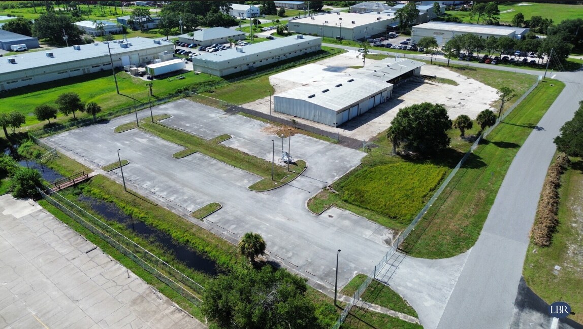 222 Yellow Pl, Rockledge, FL à louer Photo de l’immeuble– Image 1 sur 9