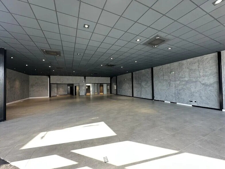 Local commercial dans Puget-sur-Argens à louer - Photo intérieure – Image 1 sur 17