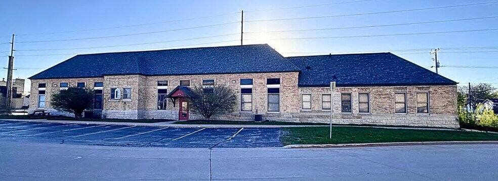 415 Broad St, Oshkosh, WI à vendre - Photo principale – Image 1 sur 1