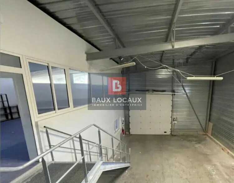 Local commercial dans Marguerittes à louer - Photo de l’immeuble – Image 3 sur 7