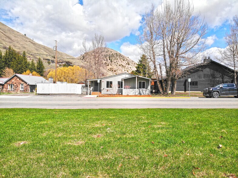 245 W Gill Ave, Jackson, WY à vendre - Photo de l’immeuble – Image 2 sur 15