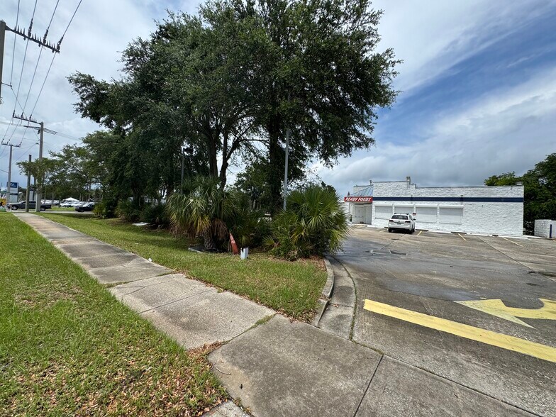 895 N Nova Rd, Daytona Beach, FL à vendre - Photo de l’immeuble – Image 3 sur 4