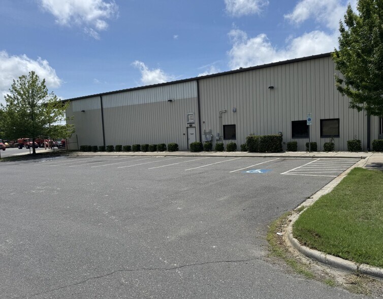 10306 Industrial Dr, Pineville, NC à vendre - Photo de l’immeuble – Image 3 sur 3