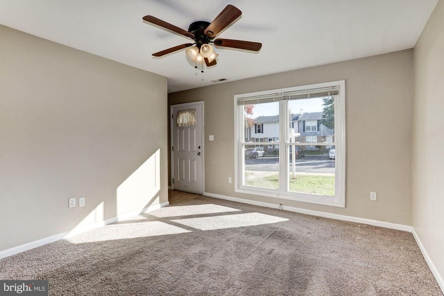 11555 Laurelwalk Dr, Laurel, MD à vendre - Photo de l’immeuble – Image 3 sur 8