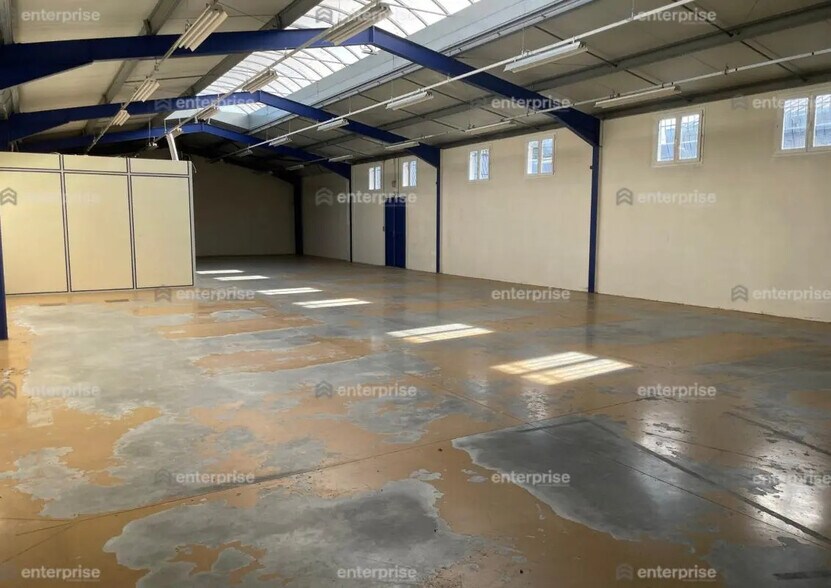 Local commercial dans Saint-Quentin à louer - Photo de l’immeuble – Image 3 sur 5