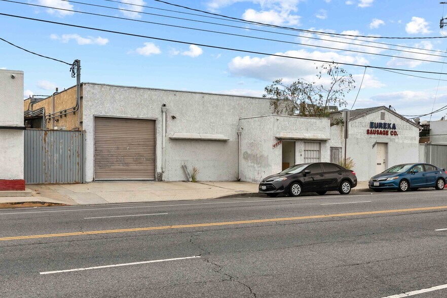 6835 Tujunga Ave, North Hollywood, CA à louer - Photo de l’immeuble – Image 1 sur 33