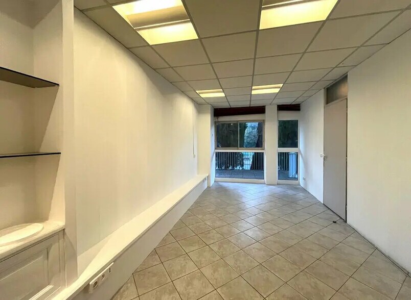 Local commercial dans Antibes à vendre - Photo de l’immeuble – Image 2 sur 6