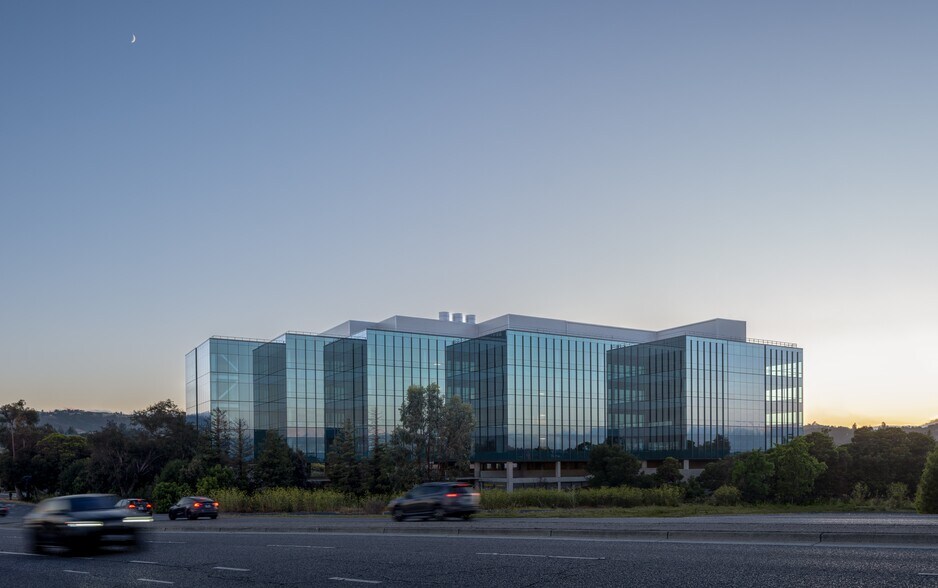 405 Industrial Rd, San Carlos, CA à louer - Photo de l’immeuble – Image 1 sur 21