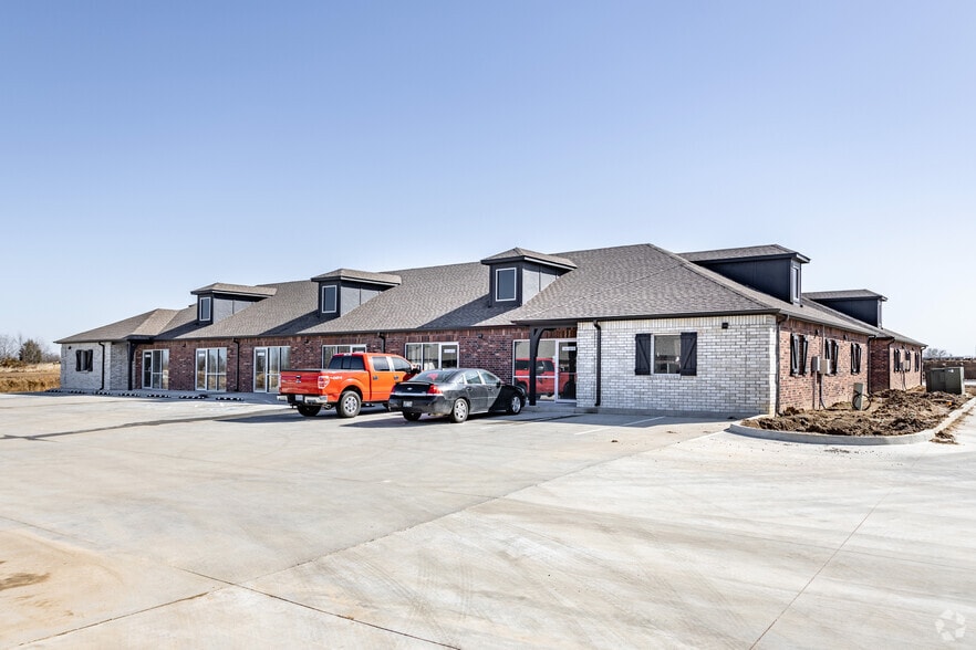 15063 S Elwood Ave, Glenpool, OK à vendre - Photo principale – Image 1 sur 4