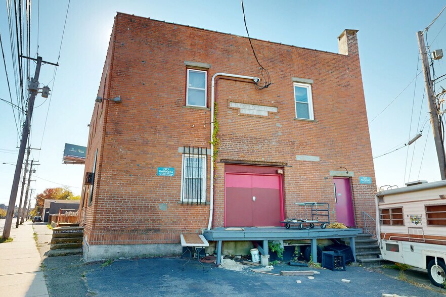725 Housatonic Ave, Bridgeport, CT à vendre - Photo de l’immeuble – Image 2 sur 12