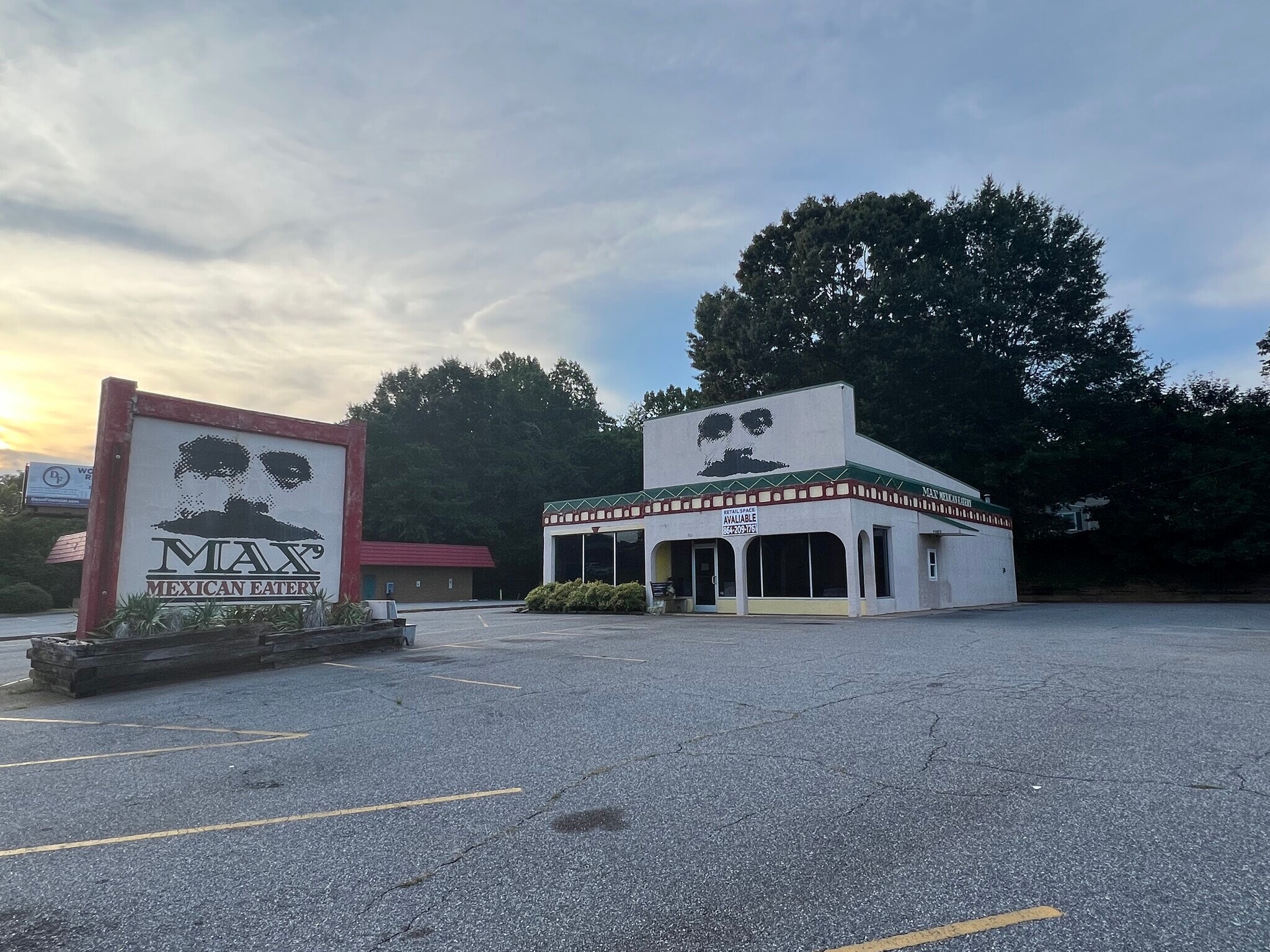 802 US Highway 70 SW, Hickory, NC à louer Photo principale– Image 1 sur 7