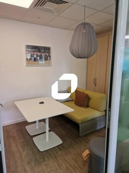 Bureau dans Arras à louer - Photo de l’immeuble – Image 3 sur 8