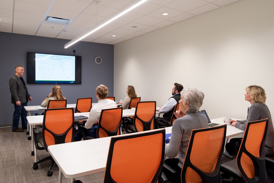 11 Municipal Dr, Fishers, IN à louer - Photo intérieure – Image 3 sur 9