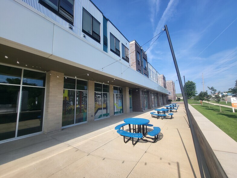 1401 W 23rd St, Lawrence, KS à louer - Photo de l’immeuble – Image 3 sur 4