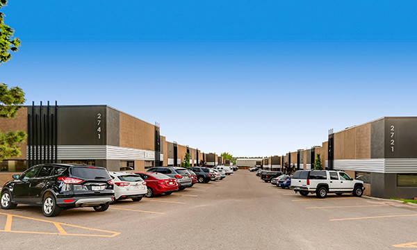 2711 W Oxford Ave, Englewood, CO à louer - Photo de l’immeuble – Image 3 sur 6