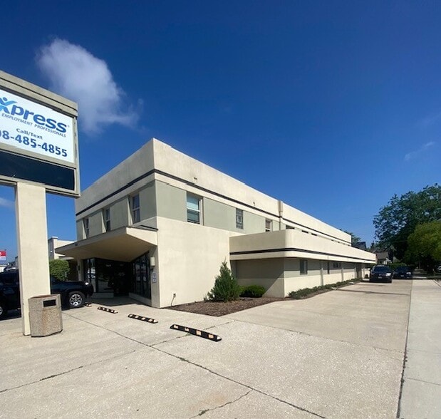 9100 Ogden Ave, Brookfield, IL à vendre - Photo intérieure – Image 3 sur 17