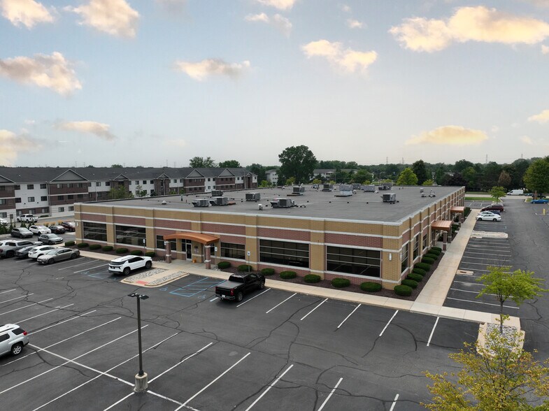 33464 Schoenherr Rd, Sterling Heights, MI à louer - Photo de l’immeuble – Image 1 sur 9