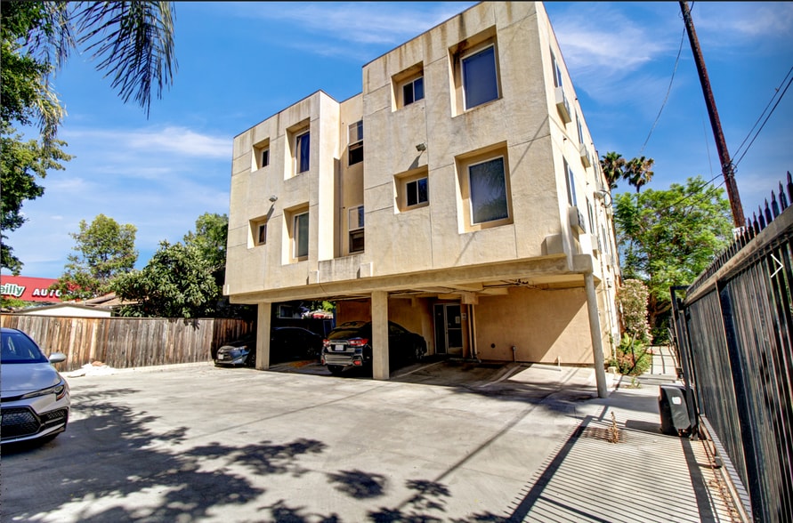 5073 Huntington Dr N, Los Angeles, CA à vendre - Photo principale – Image 2 sur 11