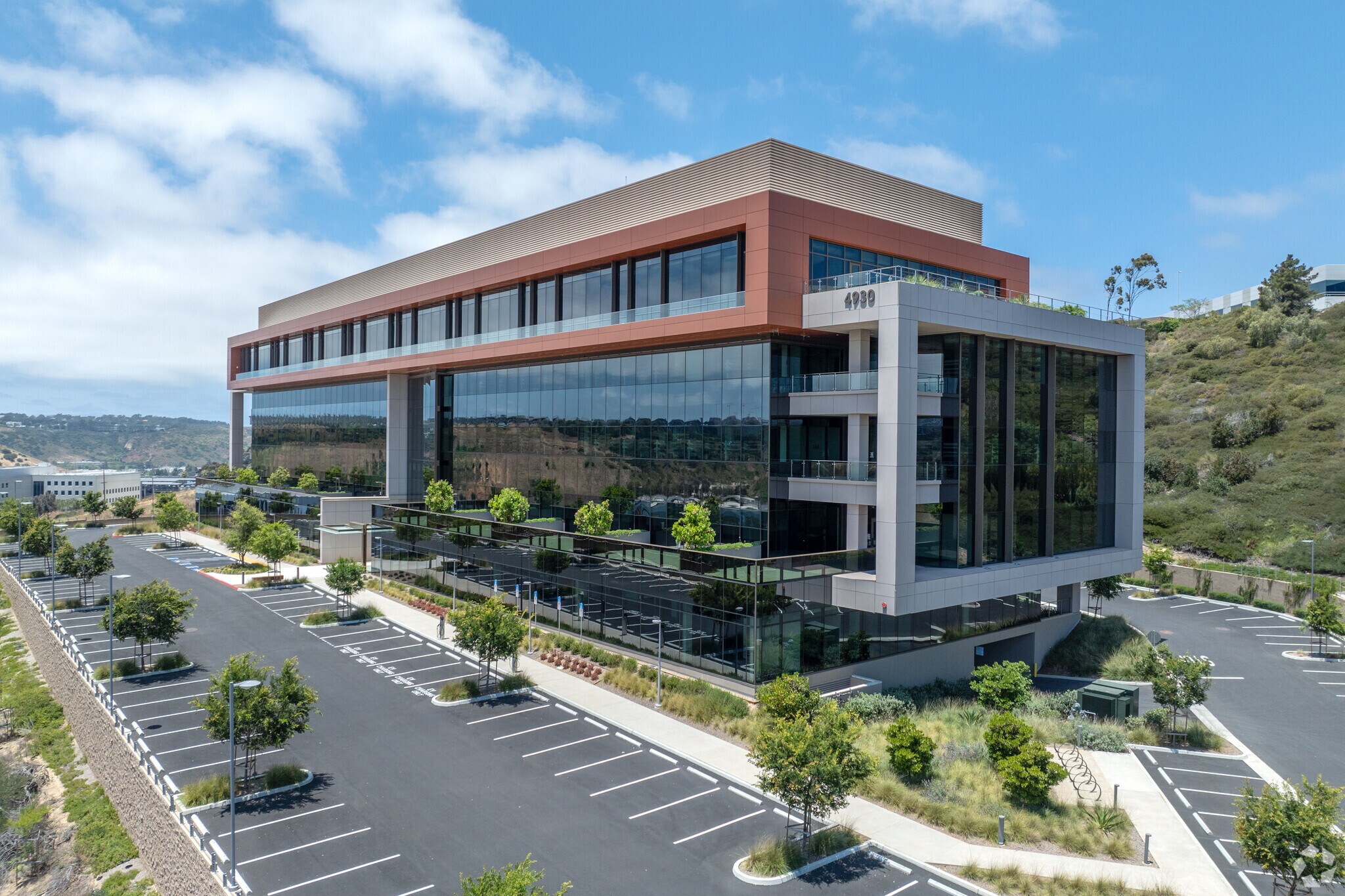 4930 Directors Pl, San Diego, CA à louer Photo principale– Image 1 sur 56