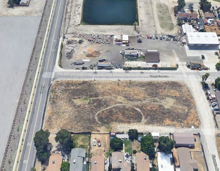 Turquoise Ave, Mentone, CA à vendre - Aérien – Image 3 sur 5