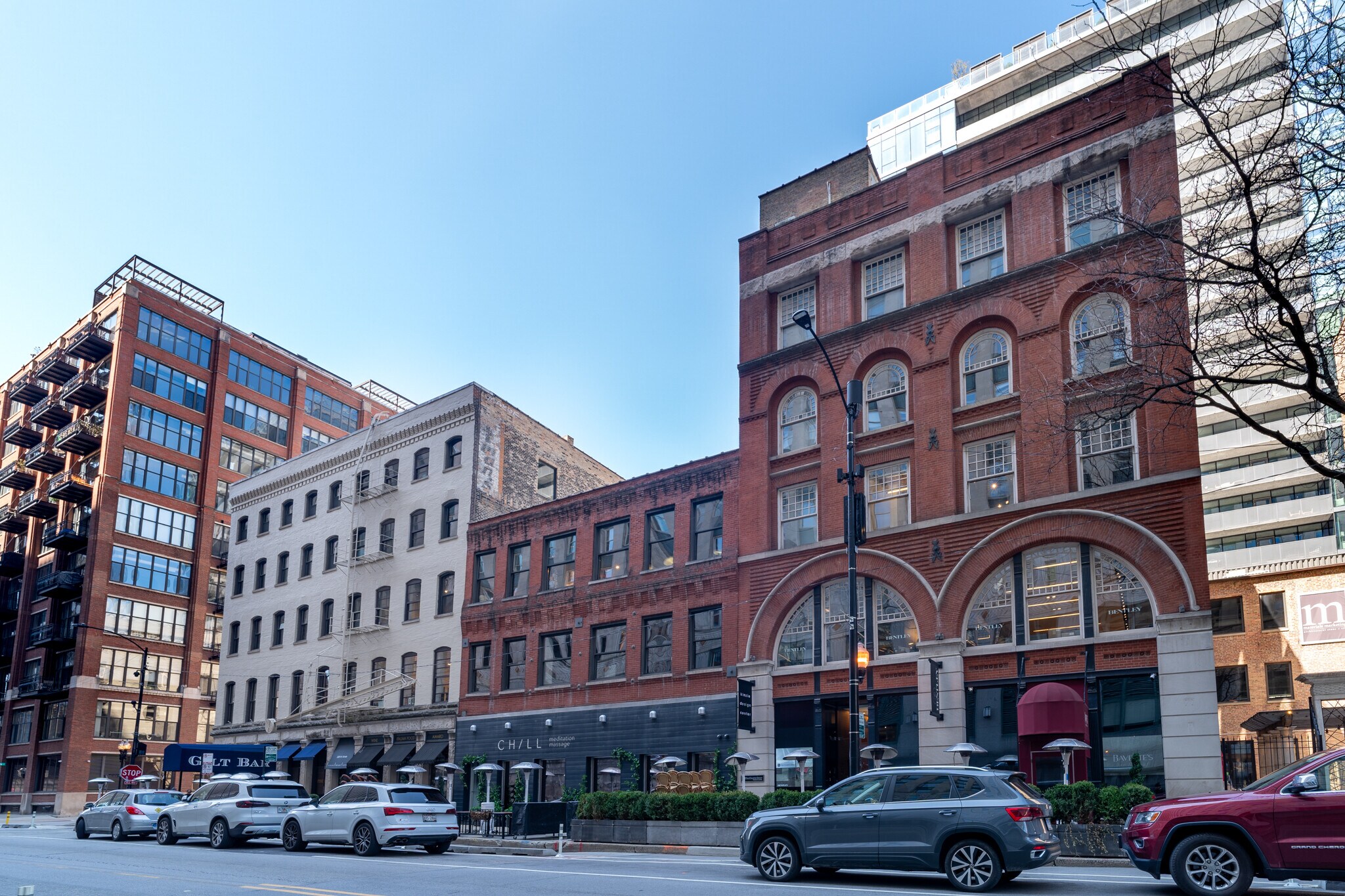 220-230 W Kinzie St, Chicago, IL à louer Photo de l’immeuble– Image 1 sur 5